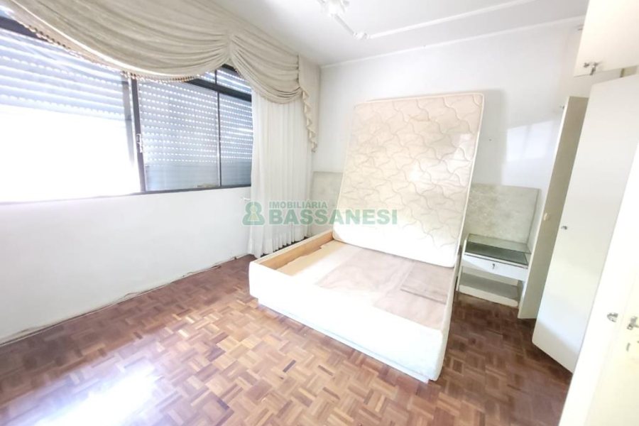 Casa com 335m², 6 dormitórios, 2 vagas, no bairro Exposição em Caxias do Sul para Comprar