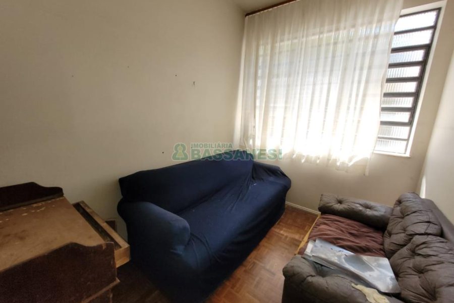 Casa com 335m², 6 dormitórios, 2 vagas, no bairro Exposição em Caxias do Sul para Comprar