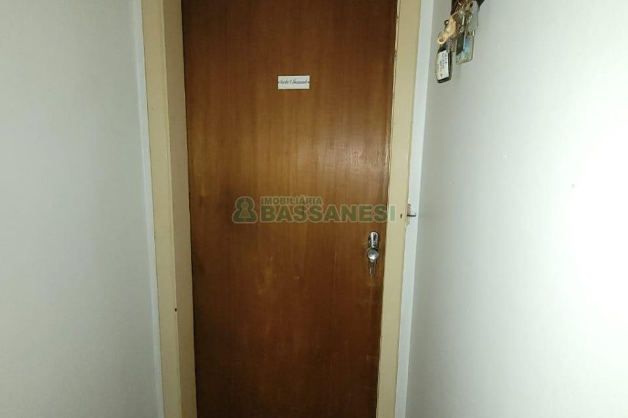 Casa com 335m², 6 dormitórios, 2 vagas, no bairro Exposição em Caxias do Sul para Comprar