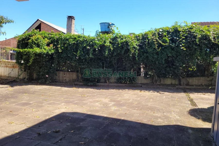 Casa com 335m², 6 dormitórios, 2 vagas, no bairro Exposição em Caxias do Sul para Comprar