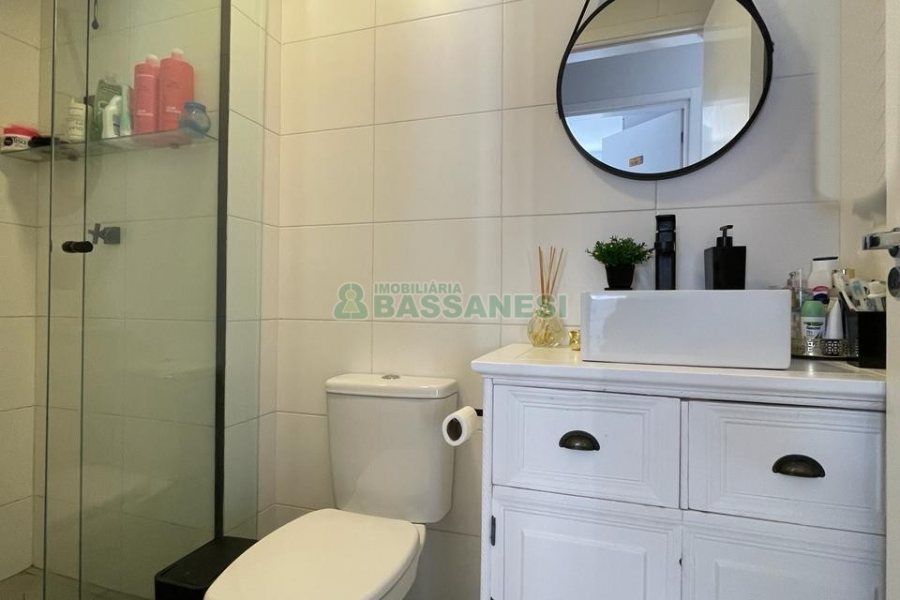 Apto Mobiliado com 62m², 2 dormitórios, 1 vaga, no bairro Panazzolo em Caxias do Sul para Alugar