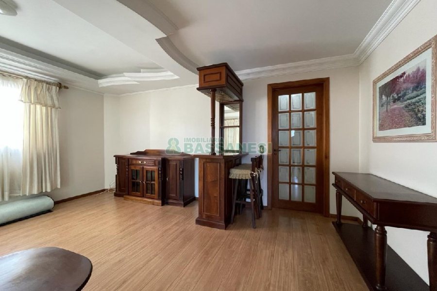 Apartamento com 102m², 3 dormitórios, 2 vagas, no bairro Madureira em Caxias do Sul para Alugar