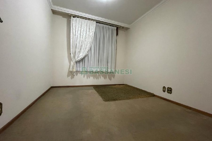 Apartamento com 102m², 3 dormitórios, 2 vagas, no bairro Madureira em Caxias do Sul para Alugar