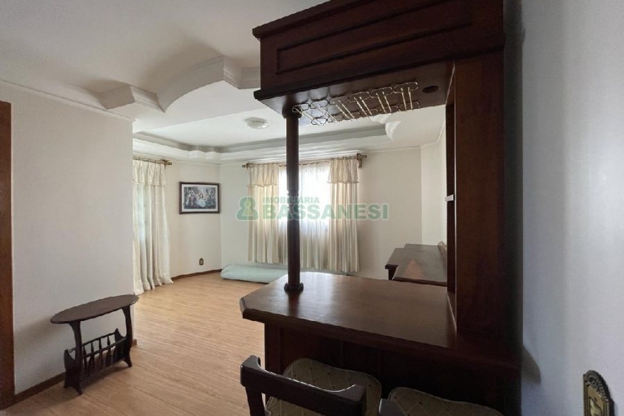 Apartamento com 102m², 3 dormitórios, 2 vagas, no bairro Madureira em Caxias do Sul para Alugar
