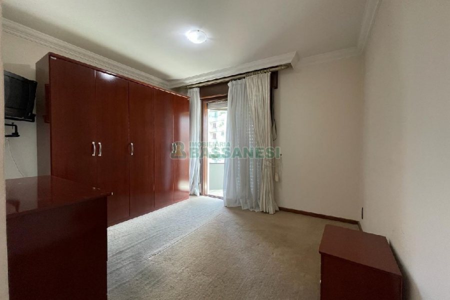 Apartamento com 102m², 3 dormitórios, 2 vagas, no bairro Madureira em Caxias do Sul para Alugar