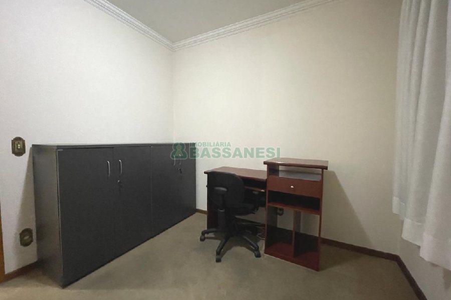 Apartamento com 102m², 3 dormitórios, 2 vagas, no bairro Madureira em Caxias do Sul para Alugar
