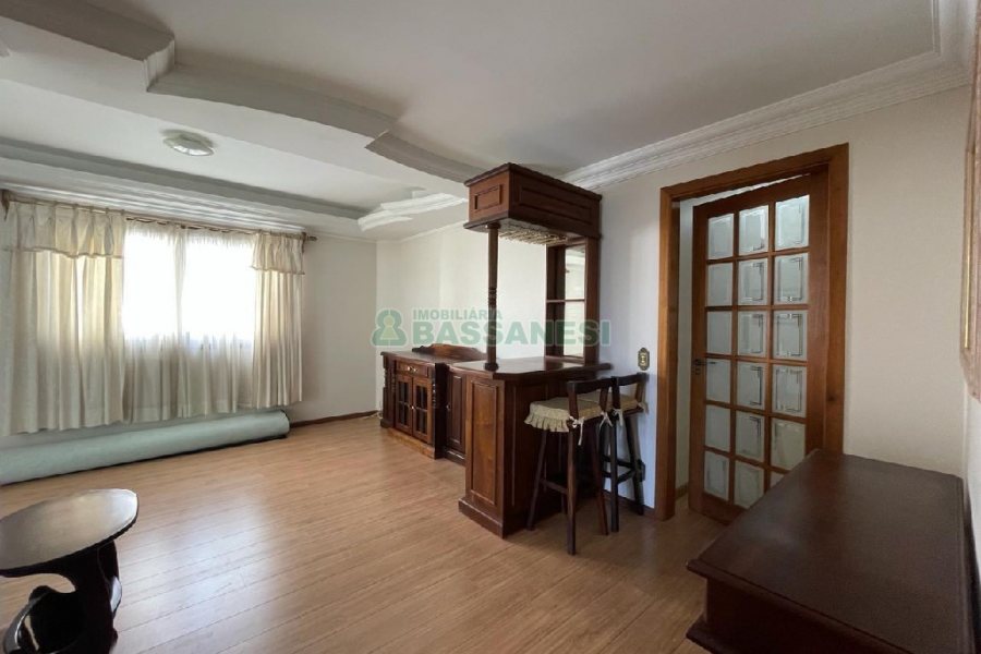 Apartamento com 102m², 3 dormitórios, 2 vagas, no bairro Madureira em Caxias do Sul para Alugar