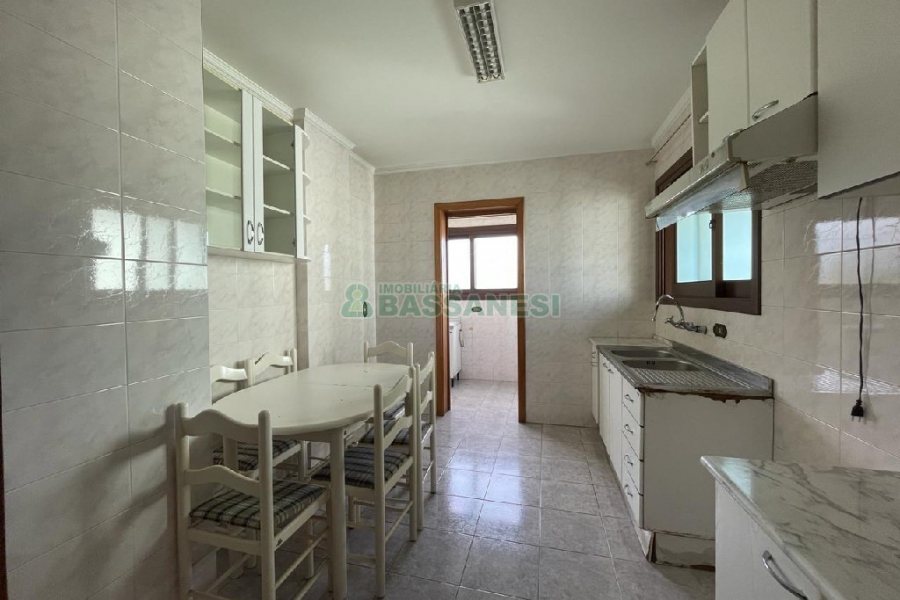 Apartamento com 102m², 3 dormitórios, 2 vagas, no bairro Madureira em Caxias do Sul para Alugar