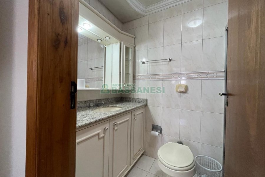 Apartamento com 102m², 3 dormitórios, 2 vagas, no bairro Madureira em Caxias do Sul para Alugar