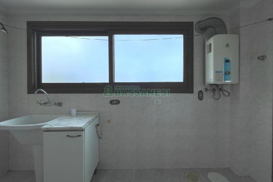 Apartamento com 102m², 3 dormitórios, 2 vagas, no bairro Madureira em Caxias do Sul para Alugar