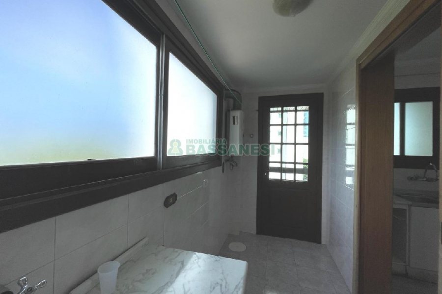 Apartamento com 102m², 3 dormitórios, 2 vagas, no bairro Madureira em Caxias do Sul para Alugar