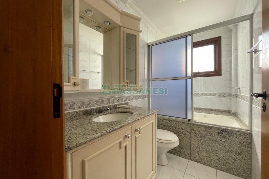 Apartamento com 102m², 3 dormitórios, 2 vagas, no bairro Madureira em Caxias do Sul para Alugar