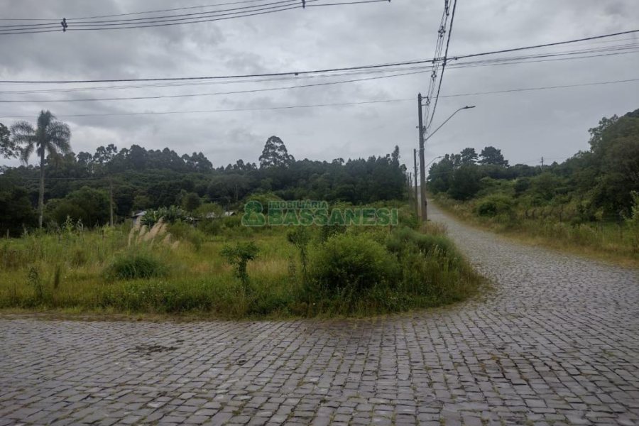 Terreno com 360m², no bairro Desvio Rizzo em Caxias do Sul para Comprar