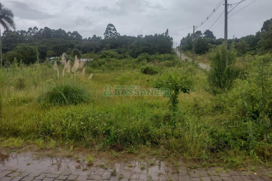 Terreno com 360m², no bairro Desvio Rizzo em Caxias do Sul para Comprar