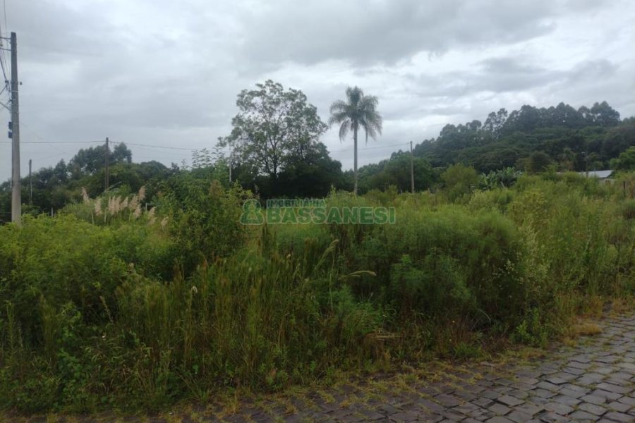 Terreno com 360m², no bairro Desvio Rizzo em Caxias do Sul para Comprar