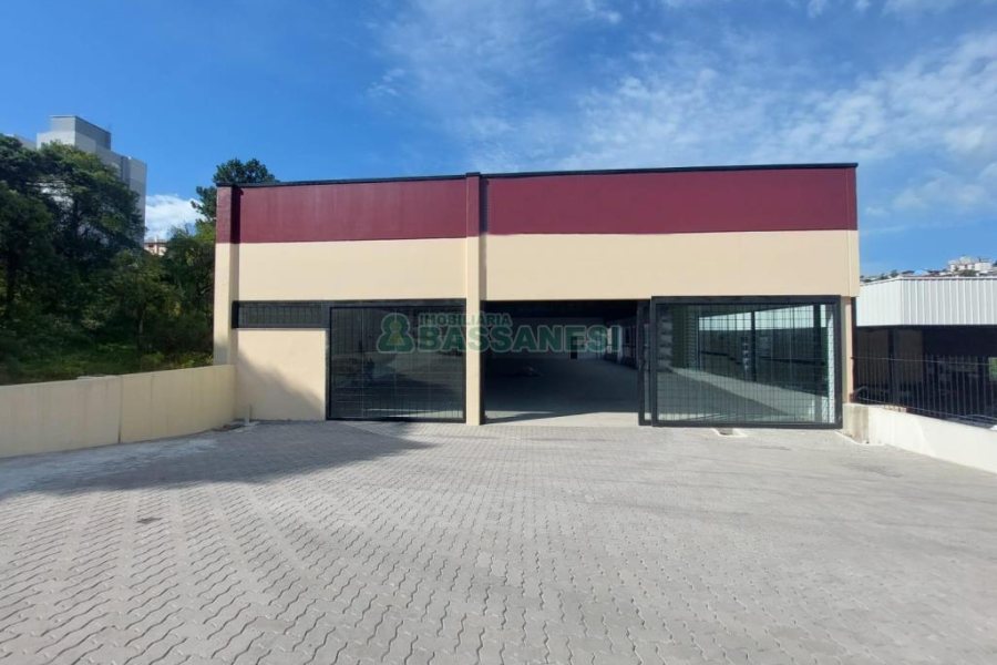 Loja com 404m², no bairro Cruzeiro em Caxias do Sul para Alugar