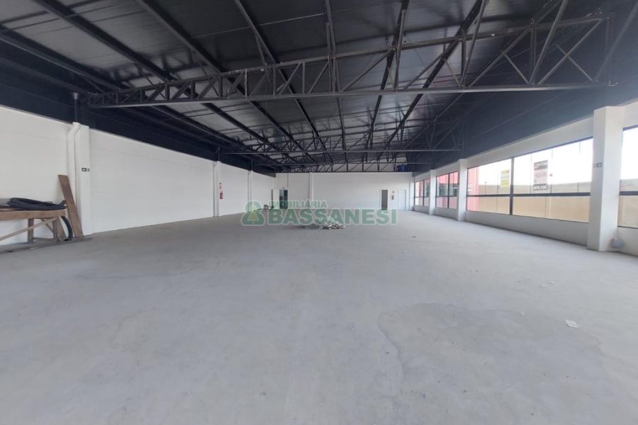 Loja com 404m², no bairro Cruzeiro em Caxias do Sul para Alugar