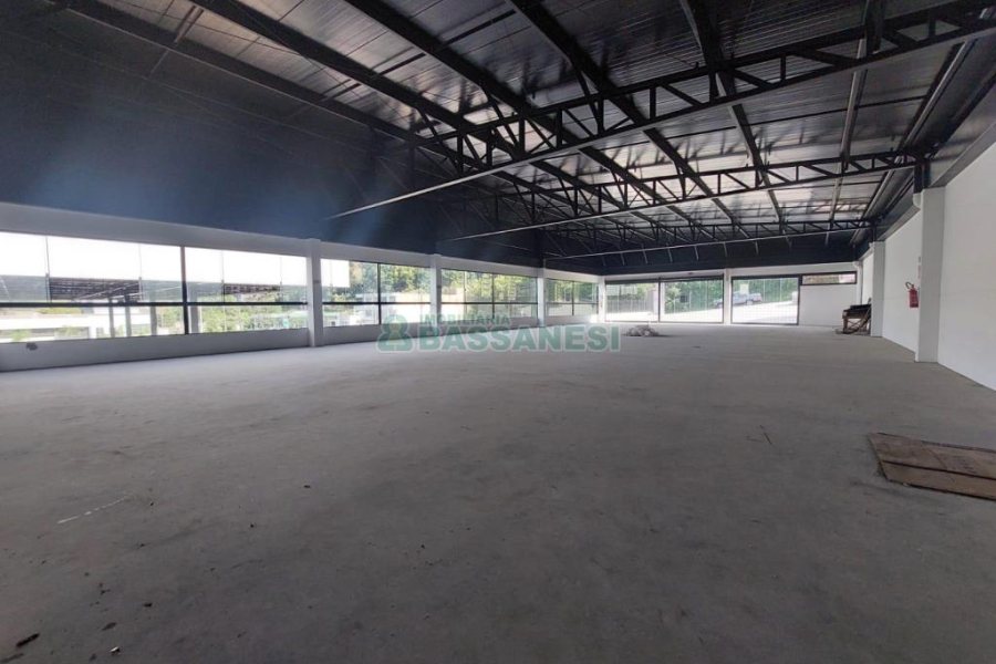Loja com 404m², no bairro Cruzeiro em Caxias do Sul para Alugar