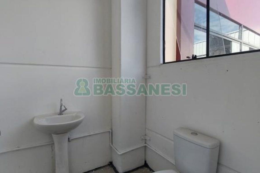 Loja com 404m², no bairro Cruzeiro em Caxias do Sul para Alugar