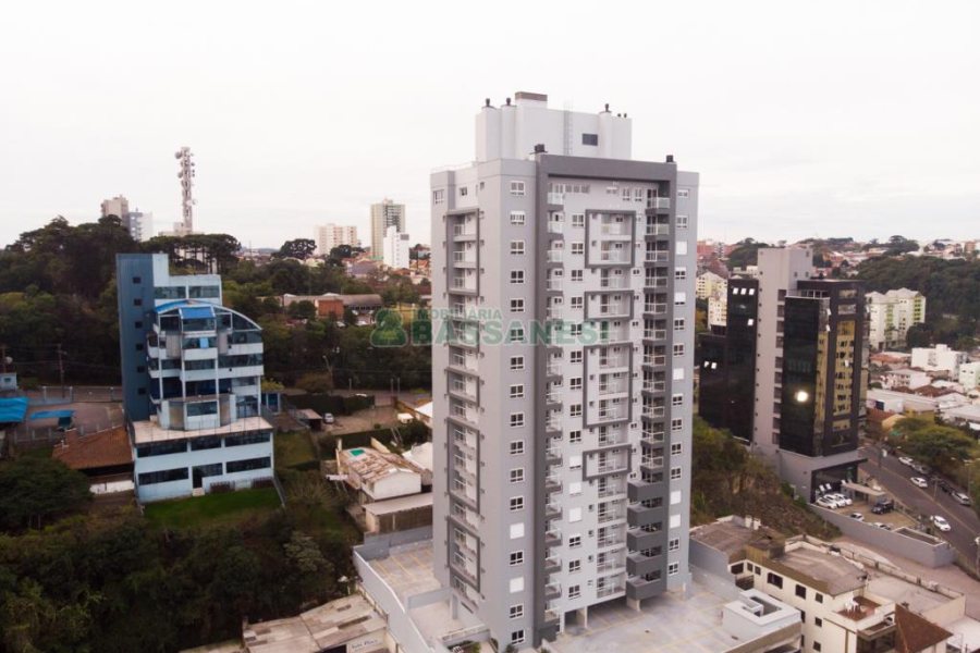 Apartamento com 55m², 2 dormitórios, 1 vaga, no bairro Lourdes em Caxias do Sul para Comprar
