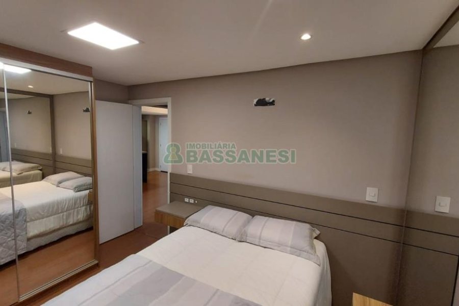 Apartamento com 55m², 2 dormitórios, 1 vaga, no bairro Lourdes em Caxias do Sul para Comprar