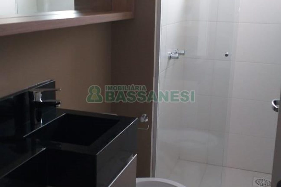 Apartamento com 55m², 2 dormitórios, 1 vaga, no bairro Lourdes em Caxias do Sul para Comprar
