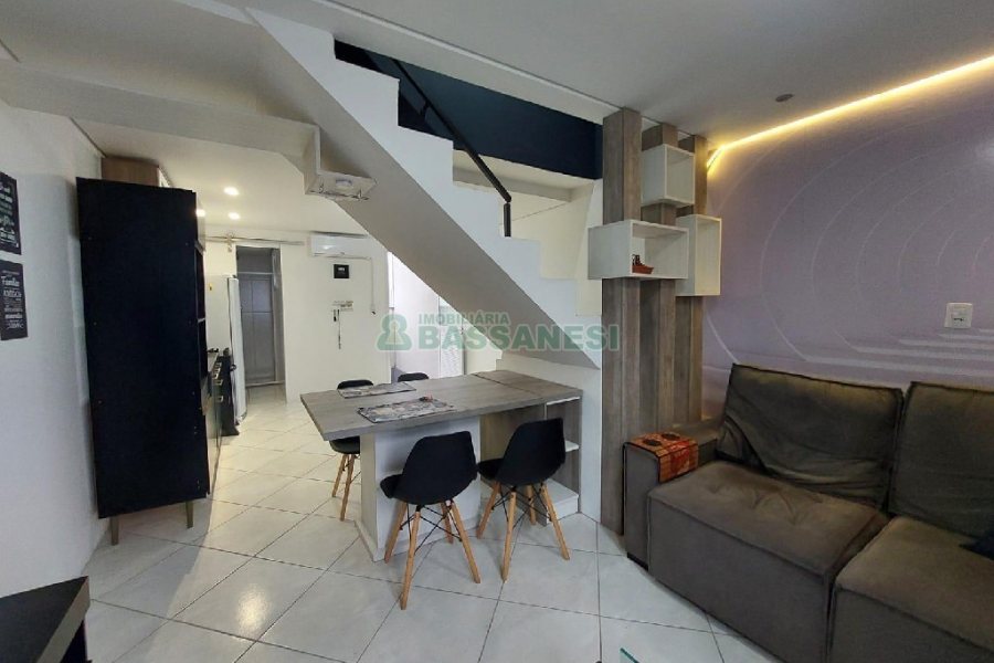 Sobrado Mobiliado com 80m², 2 dormitórios, 1 vaga, no bairro Santa Catarina em Caxias do Sul para Comprar