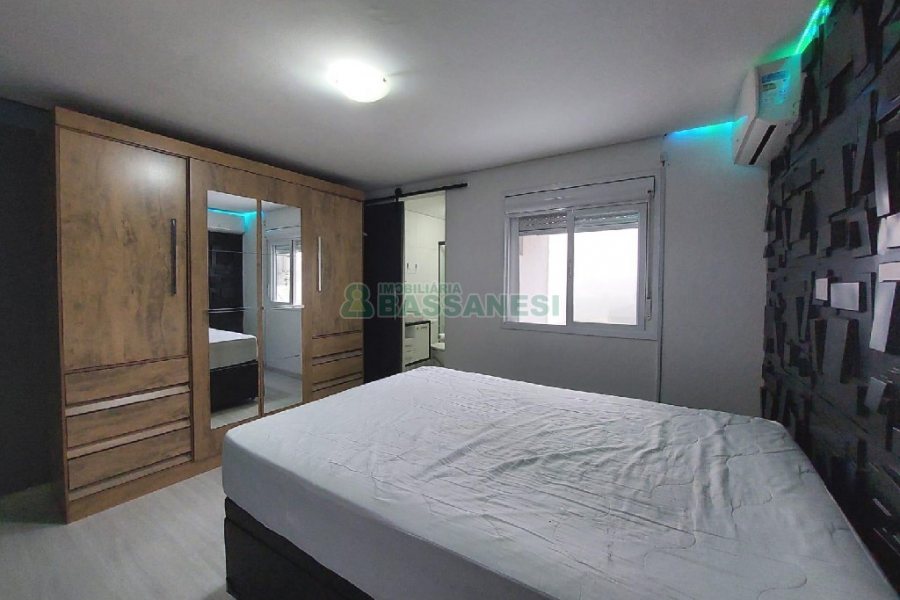 Sobrado Mobiliado com 80m², 2 dormitórios, 1 vaga, no bairro Santa Catarina em Caxias do Sul para Comprar