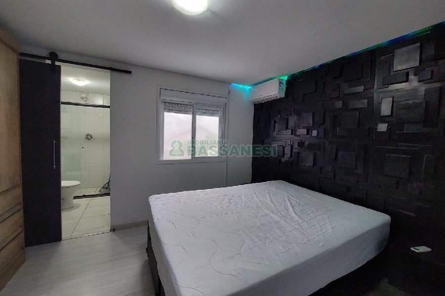 Sobrado Mobiliado com 80m², 2 dormitórios, 1 vaga, no bairro Santa Catarina em Caxias do Sul para Comprar