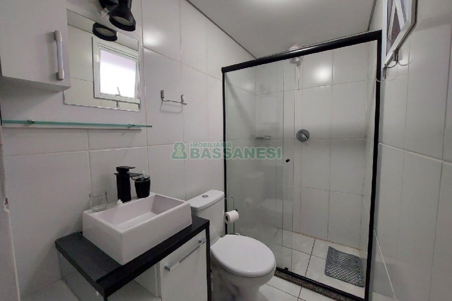 Sobrado Mobiliado com 80m², 2 dormitórios, 1 vaga, no bairro Santa Catarina em Caxias do Sul para Comprar