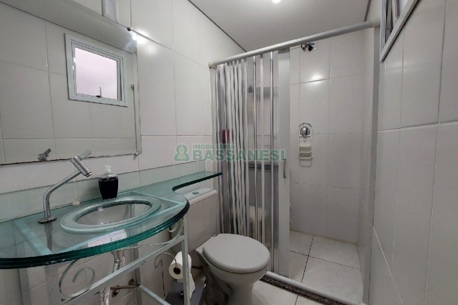 Sobrado Mobiliado com 80m², 2 dormitórios, 1 vaga, no bairro Santa Catarina em Caxias do Sul para Comprar