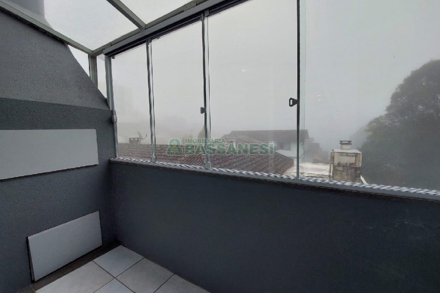 Sobrado Mobiliado com 80m², 2 dormitórios, 1 vaga, no bairro Santa Catarina em Caxias do Sul para Comprar