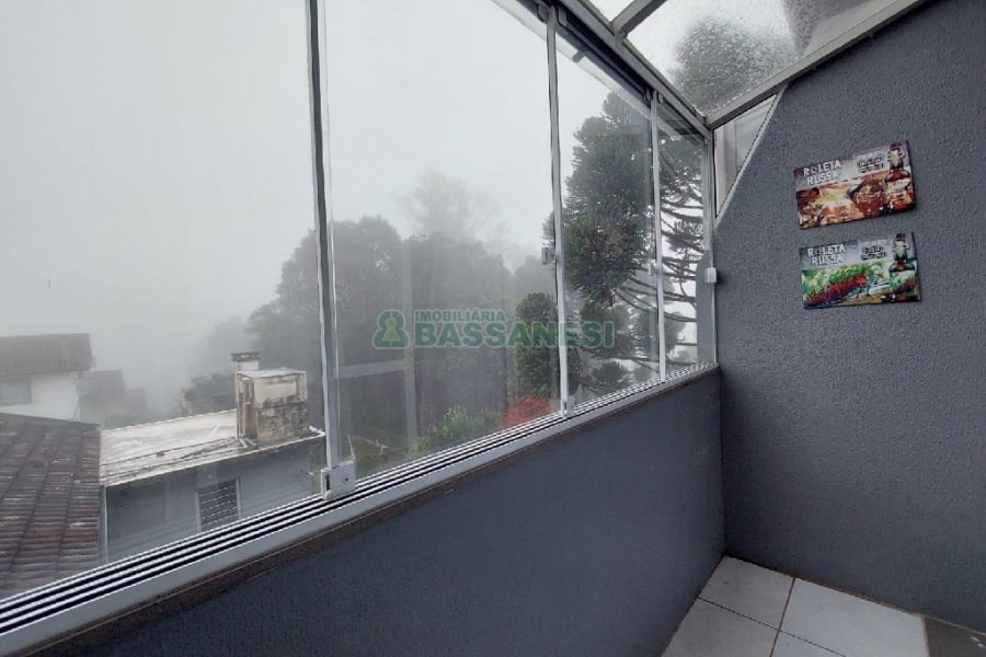 Sobrado Mobiliado com 80m², 2 dormitórios, 1 vaga, no bairro Santa Catarina em Caxias do Sul para Comprar