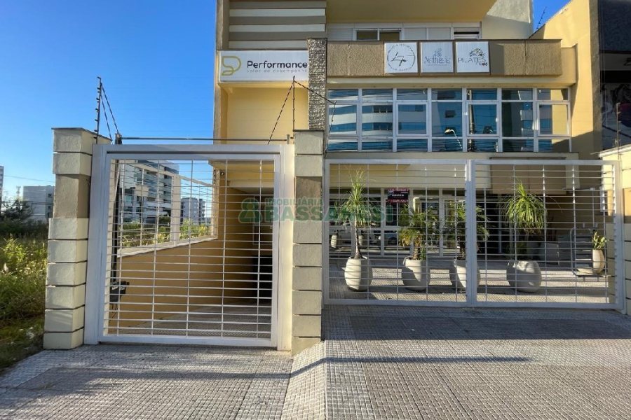 Sala Mobiliada com 297m², 2 vagas, no bairro Sanvitto em Caxias do Sul para Alugar