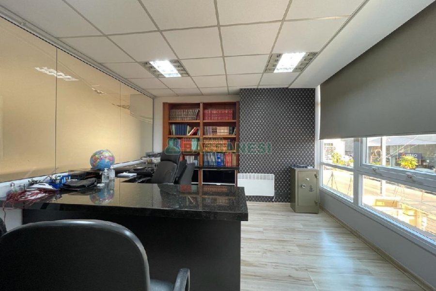 Sala Mobiliada com 297m², 2 vagas, no bairro Sanvitto em Caxias do Sul para Alugar