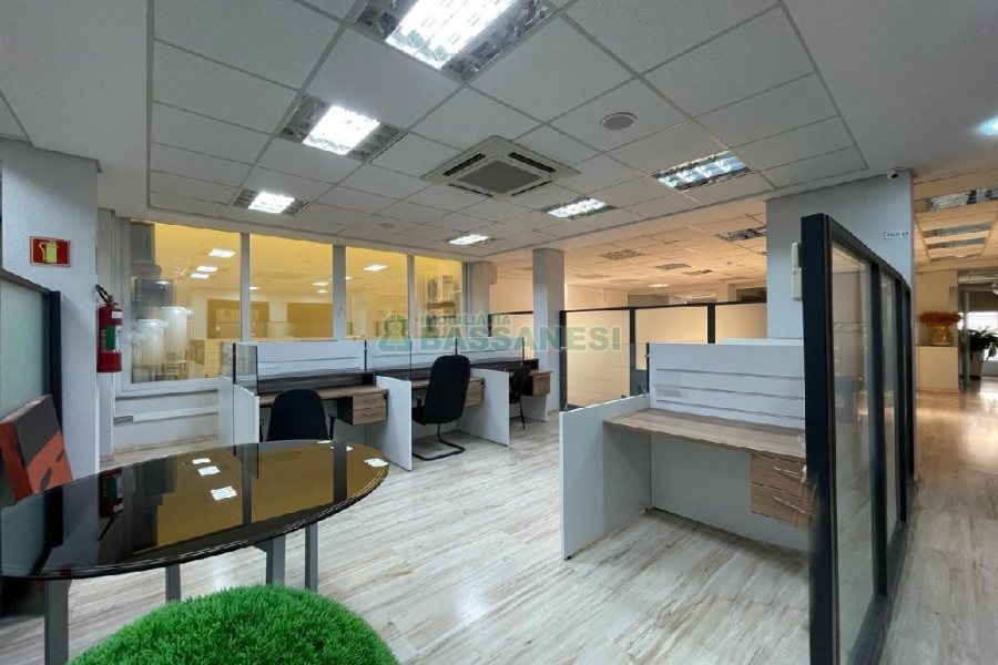 Sala Mobiliada com 297m², 2 vagas, no bairro Sanvitto em Caxias do Sul para Alugar