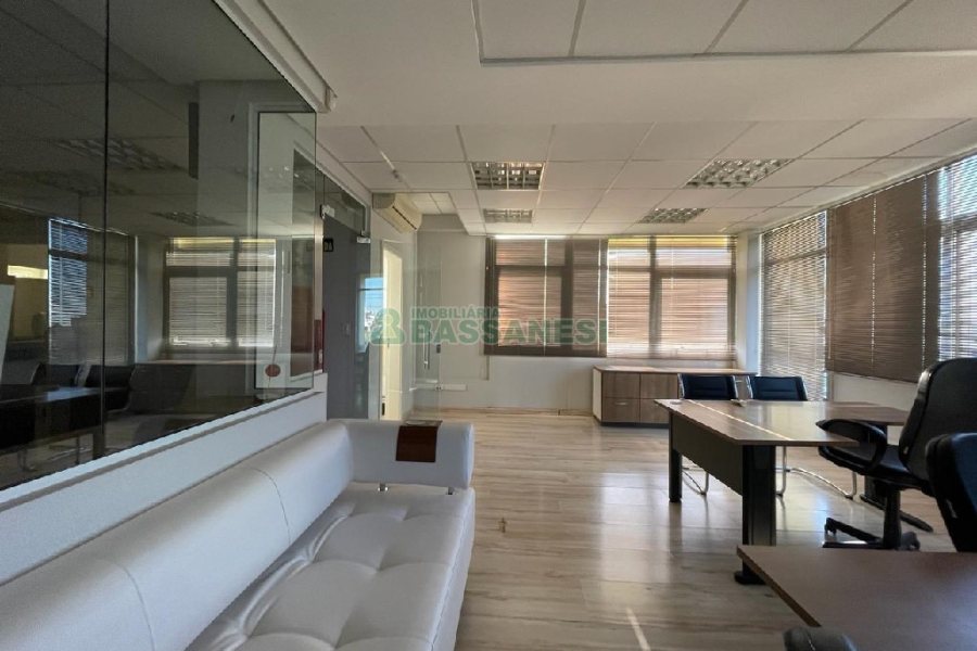 Sala Mobiliada com 297m², 2 vagas, no bairro Sanvitto em Caxias do Sul para Alugar