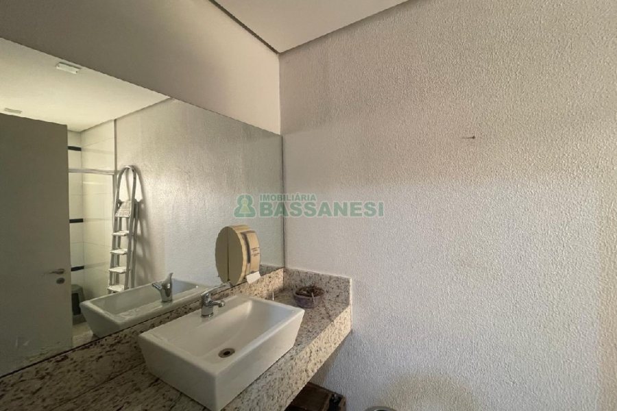 Sala Mobiliada com 297m², 2 vagas, no bairro Sanvitto em Caxias do Sul para Alugar