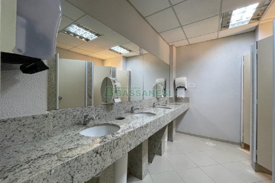 Sala Mobiliada com 297m², 2 vagas, no bairro Sanvitto em Caxias do Sul para Alugar