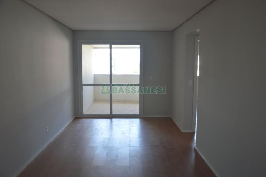 Apartamento com 73m², 2 dormitórios, 2 vagas, no bairro Planalto em Caxias do Sul para Comprar