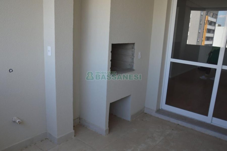 Apartamento com 73m², 2 dormitórios, 2 vagas, no bairro Planalto em Caxias do Sul para Comprar