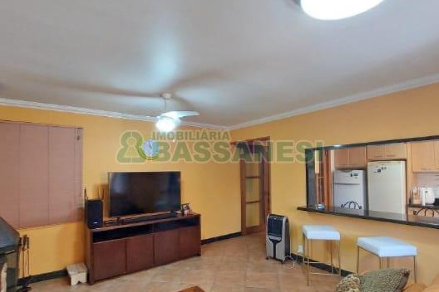 Casa com 356m², 5 dormitórios, 2 vagas, no bairro Charqueadas em Caxias do Sul para Comprar