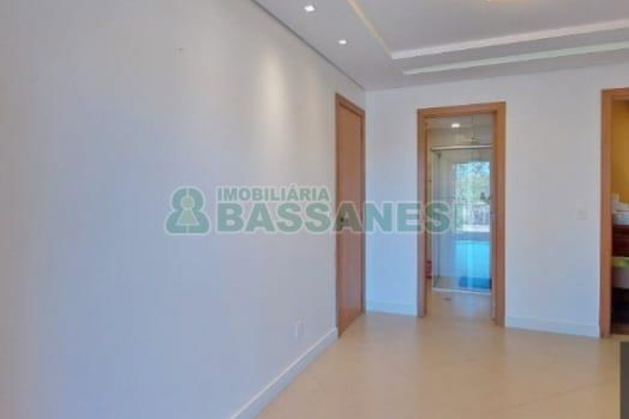 Casa com 356m², 5 dormitórios, 2 vagas, no bairro Charqueadas em Caxias do Sul para Comprar