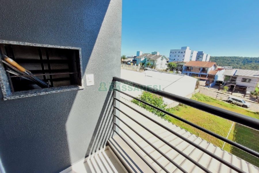 Apto Mobiliado com 50m², 2 dormitórios, 1 vaga, no bairro Santa Lúcia em Caxias do Sul para Comprar