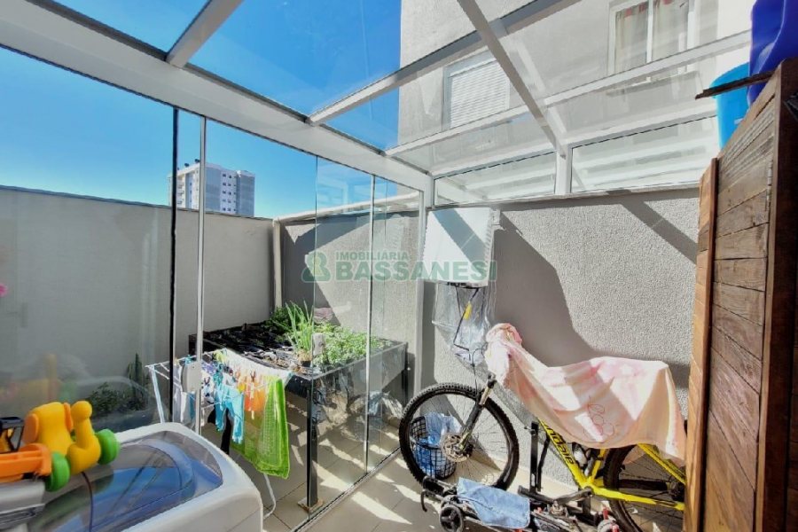 Apto Mobiliado com 50m², 2 dormitórios, 1 vaga, no bairro Santa Lúcia em Caxias do Sul para Comprar