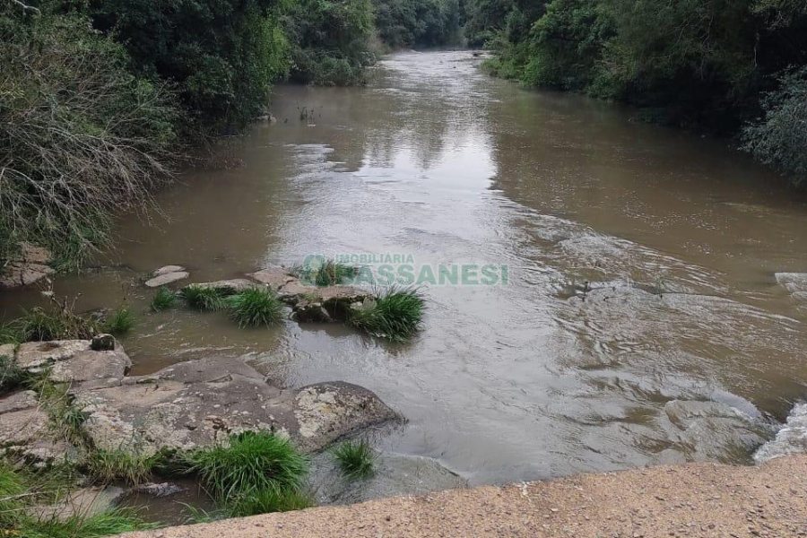 Chácara, no bairro Galópolis em Caxias do Sul para Comprar