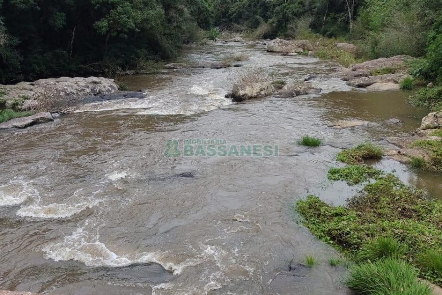 Chácara, no bairro Galópolis em Caxias do Sul para Comprar