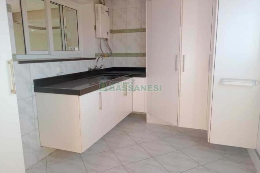 Apartamento com 186m², 3 dormitórios, 2 vagas, no bairro Pio X em Caxias do Sul para Comprar