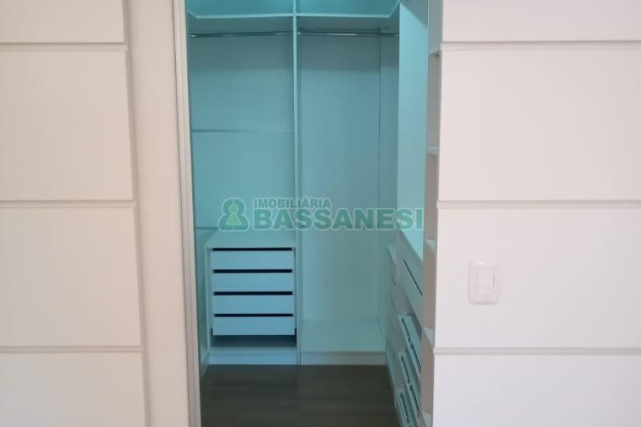 Apartamento com 186m², 3 dormitórios, 2 vagas, no bairro Pio X em Caxias do Sul para Comprar