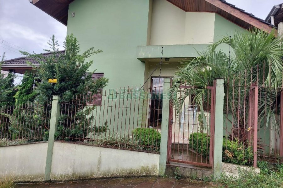 Casa com 150m², 3 dormitórios, 3 vagas, no bairro Kayser em Caxias do Sul para Comprar
